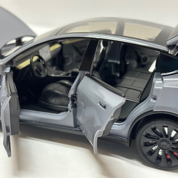 1:24 Tesla Model Y Diecast With Headlight & Taillight LED Gray - Picture 8 of 10